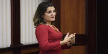 وزیر دارایی کانادا از کابینه ترودو استعفا داد