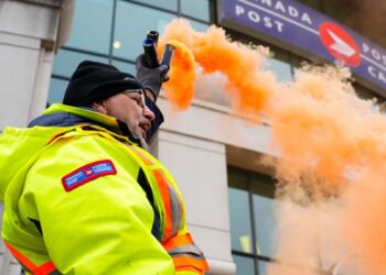 اقدام وزیر کار کانادا برای پایان دادن به اعتصاب بزرگ اداره پست