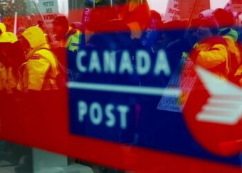 تعلیق خدمات پستی آمریکا به کانادا/ اعتصاب نیروهای اداره پست کانادا ادامه دارد