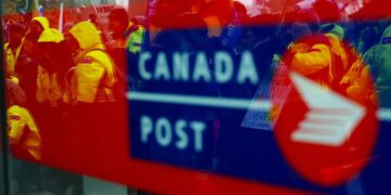 تعلیق خدمات پستی آمریکا به کانادا/ اعتصاب نیروهای اداره پست کانادا ادامه دارد