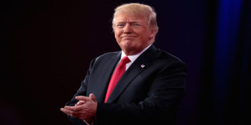 مواضع متفاوت ترامپ در برابر ایران