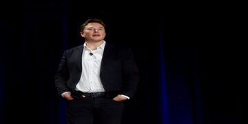 شکایت کارگران فدرال ایالات متحده از ایلان ماسک مبنی