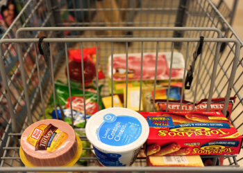 برخی از کانادایی‌ها در پی تعرفه‌های ترامپ، محصولات آمریکایی را تحریم می‌کنند!