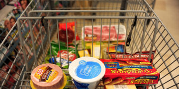 برخی از کانادایی‌ها در پی تعرفه‌های ترامپ، محصولات آمریکایی را تحریم می‌کنند!