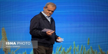 پزشکیان: ترامپ قصد دارد انقلاب را به زانو درآورد