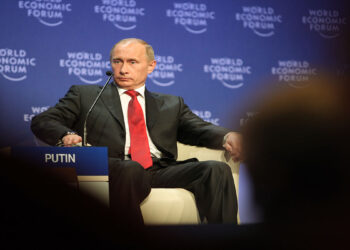 بلومبرگ: پوتین برای میانجیگری مذاکرات هسته‌ای ایران و آمریکا موافقت کرد