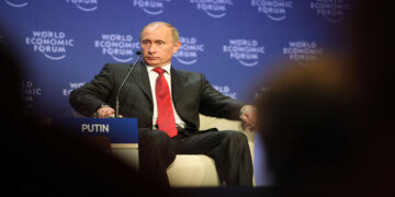 بلومبرگ: پوتین برای میانجیگری مذاکرات هسته‌ای ایران و آمریکا موافقت کرد