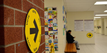 همزمان با برگزاری کارزارهای انتخاباتی، بیش از ۱۰۰ هزار کانادایی رأی داده‌اند