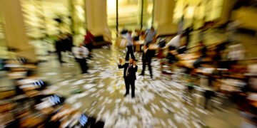 جهش بازارهای سهام با اعلام تعلیق تعرفه‌ها و ضربه ۱۲۵ درصدی به چین