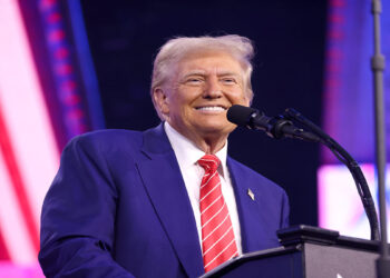 نیویورک تایمز گزارش داد: مخالفت ترامپ با حمله برنامه‌ریزی‌شده اسرائیل به سایت‌های هسته‌ای ایران