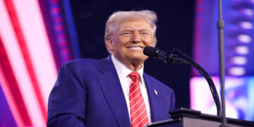 نیویورک تایمز گزارش داد: مخالفت ترامپ با حمله برنامه‌ریزی‌شده اسرائیل به سایت‌های هسته‌ای ایران