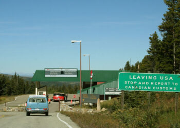 کاهش سفرهای برگشتی ساکنان کانادا از ایالات متحده در ماه آوریل