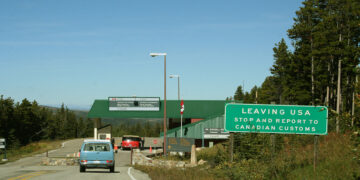 کاهش سفرهای برگشتی ساکنان کانادا از ایالات متحده در ماه آوریل