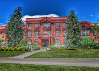 چالش جدید برای دانشجویان خارجی در کانادا