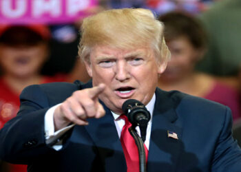 ترامپ از رهبر ایران انتقاد کرد