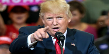 ترامپ از رهبر ایران انتقاد کرد