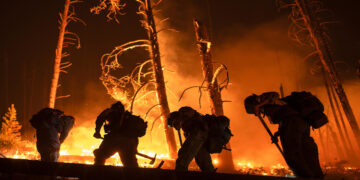 تخلیه هزاران نفر در پی گسترش سریع آتش‌سوزی‌ها در کانادا