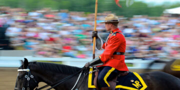 اتهام اعضای ارتش کانادا به تشکیل میلیشیا و تصرف زمین