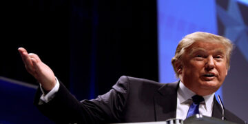 با نزدیک شدن مهلت توافق تجاری، ترامپ کانادا را در بی‌خبری نگه داشته است