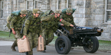 نظرسنجی: کانادایی‌ها با خدمت اجباری برای افراد زیر ۳۰ سال موافقند