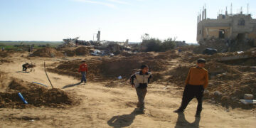 اسرائیل شهر غزه را بمباران می‌کند/ بریتانیا و متحدانش خواستار اقدام علیه «فاجعه قحطی در حال وقوع» هستند